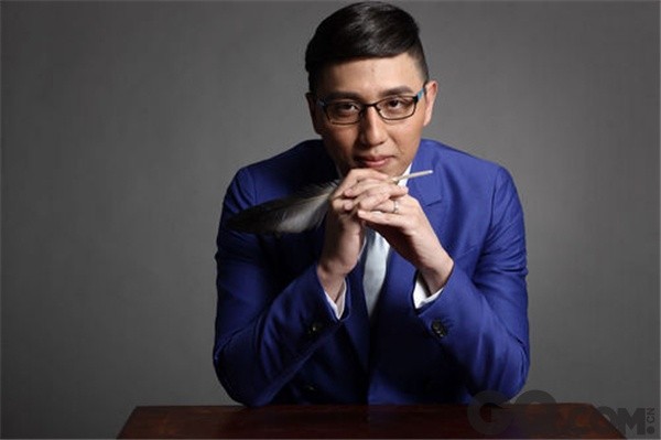 “中国好舌头”华少也将登上春晚舞台，搭档蔡明，为大家带来小品。 