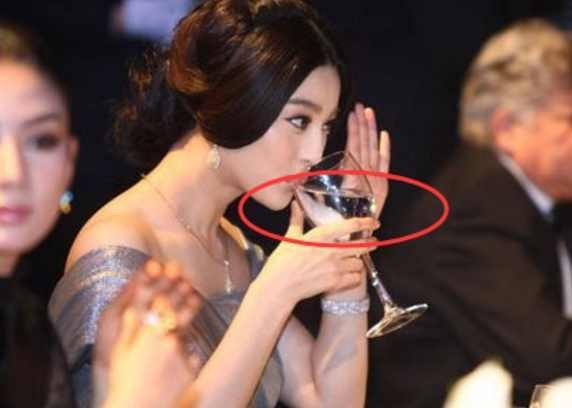 明星喝酒, 除了那英, 王菲还真没多少女星比得上范爷