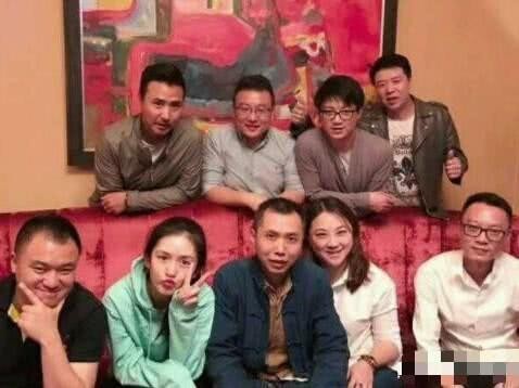 明星们的同学聚会，张翰超显眼，网友：和路人差距一目了然！