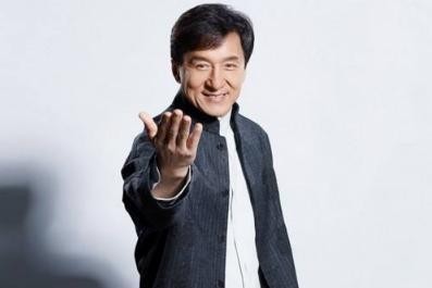 盘点明星过生日，成龙、曾志伟过生日请上百人，而他只请一人
