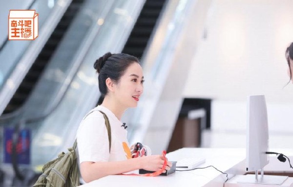奋斗吧主播：叶璇开怼工作人员，质疑数据造假，选人时何洁崩溃