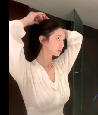 炫耀气质：推特上的明星女神、精选小本站与土豪日常