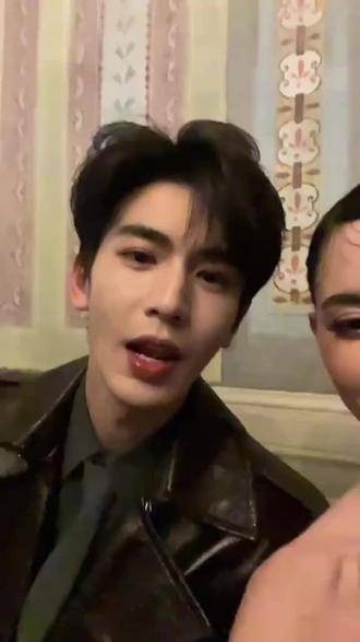 张凌赫无论用哪种语言说话都如此迷人,真是个语言小天才
