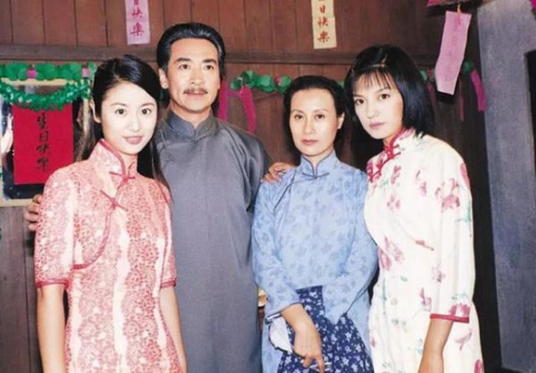《还珠格格》众演员人设崩塌，赵薇曝《情深深雨濛濛》大内幕！