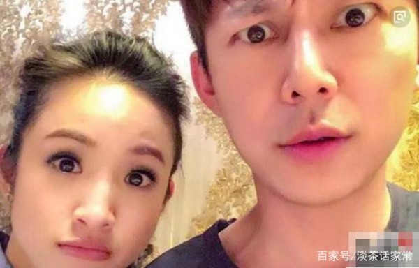 他是和明星合影最多的男人，网友：人脉最广，没有之一