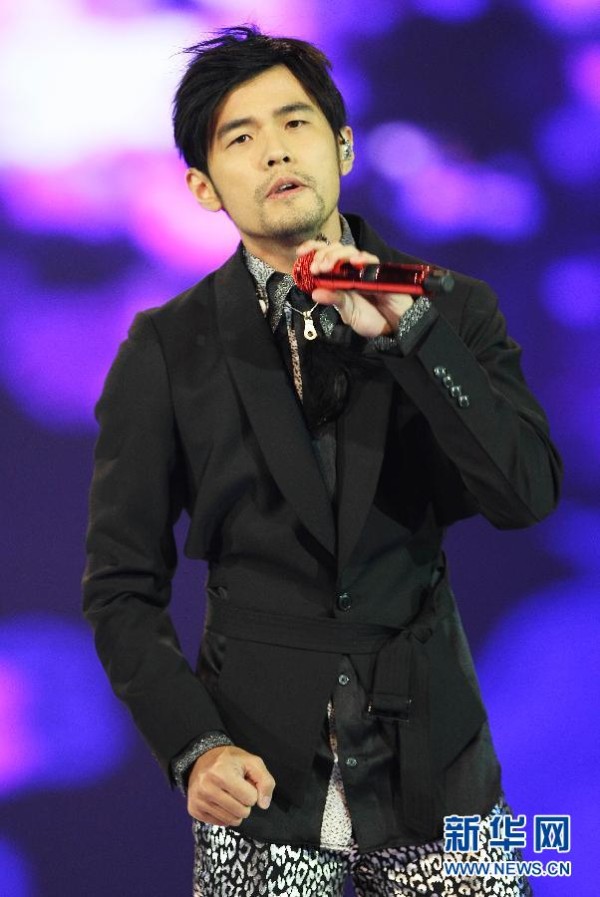 “2012BAZAAR明星慈善夜”十周年庆典在京举行