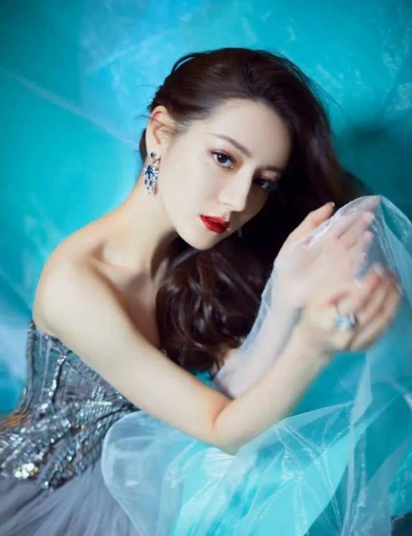 <a style='color:#f10404;' href='https://www.mingxing.cc/tags-1894.html ' target='_blank'>迪丽热巴</a>恋情公开<strong></p> <p><a style='color:#f10404;' href='https://www.mingxing.cc/tags-1894.html ' target='_blank'>迪丽热巴</a></strong>，对她事业有影响吗？大家觉得会吗？