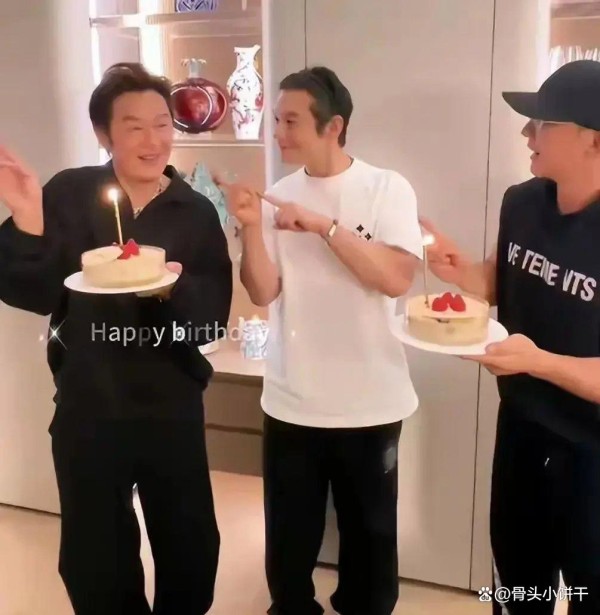 黄晓明豪宅内景曝光，与叶珂已经同居，在家里打扮松弛和平常不同