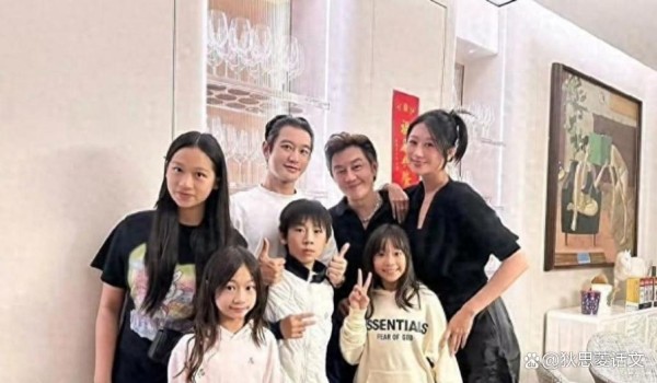 黄晓明豪宅内景曝光，与叶珂已经同居，在家里打扮松弛与平常不同