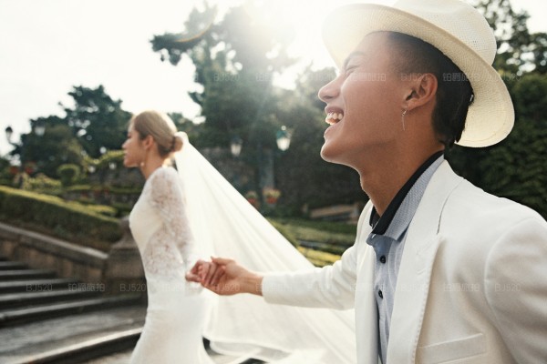 从婚纱照片欣赏品味摄影技巧和拍婚纱姿势
