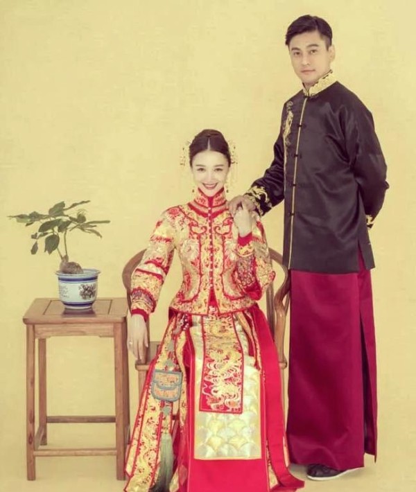 女星婚礼中的秀禾服与龙凤褂：传统与现代的完美融合