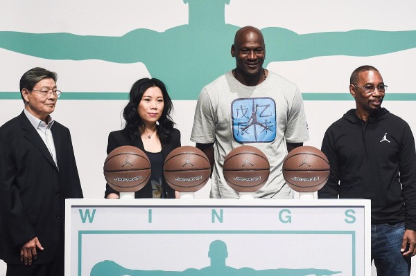 NBA巨星排行榜前十名，谁才是你心中的篮球之神？
