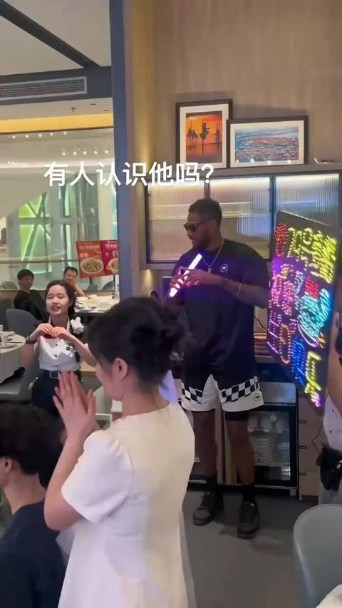 这人社牛到一定地步真是无敌！