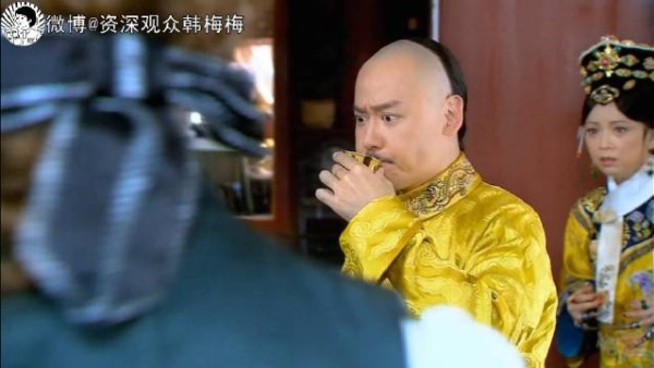 李佳航的尔康有时候好出戏, 时不时就会露出张益达本体
