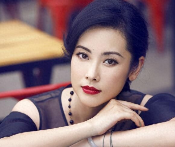 高颜值演员低调演戏，只求平静，竟被误传是夫妻