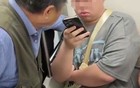 83岁大爷拉拽不让座小伙，地铁“爱心专座”起纠纷