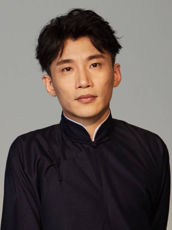 38岁何九华高调转型演戏，与王鸥感情状态成谜！去父留子还是隐婚？