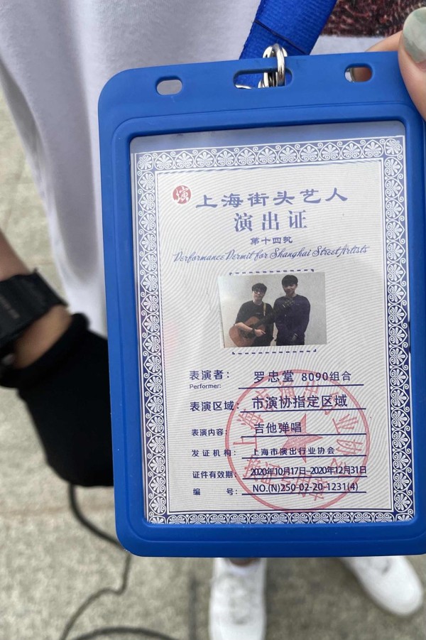 上海街头艺人华丽表演背后：持证上岗、艺人自治、多元文化
