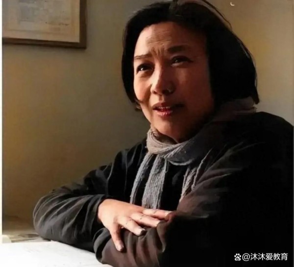 1964年，孙维世一张罕见的留影，艺术天赋很高，47岁时不幸去世