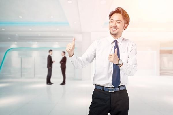 白敬亭的职业生涯：从演员到综艺嘉宾，全面回顾他的精彩人生图1