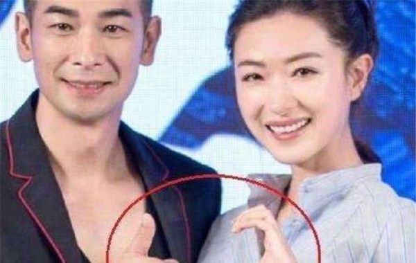 明星这些合照太搞笑，万茜被赵文卓“拒绝”，李连杰变小鸟依人
