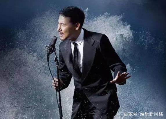 他是四大天王之一，唱功非常的厉害，而且还获得了香港金针奖