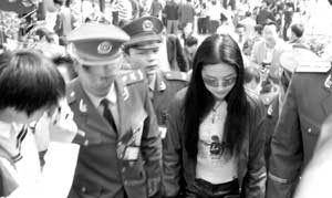 刘亦菲还原真实身份:没有叛逆期的女生(组图)