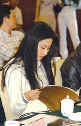 刘亦菲还原真实身份:没有叛逆期的女生(组图)