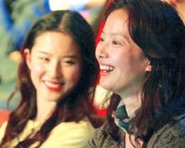 刘亦菲还原真实身份:没有叛逆期的女生(组图)