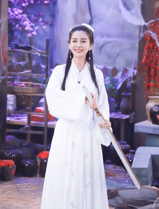 于正转发杨颖小龙女造型微博，内涵陈妍希的“小笼包”形象