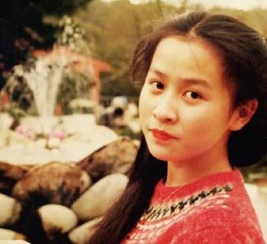 赵丽颖、张柏芝等女星的18岁青涩照，最让人意外的恐怕是贾玲了