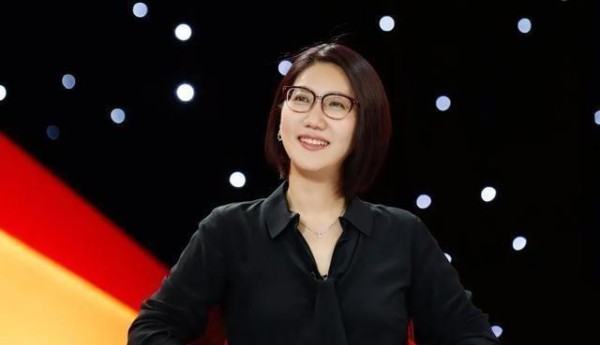 饱受争议的访谈记者，无数明星因其“翻车”，郭敬明：下个问题