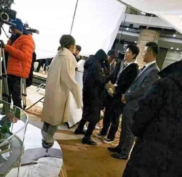 第一次低头，李小璐去苏州探望贾乃亮，网友：真有勇气！