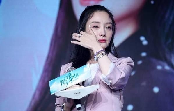 第一次低头，李小璐去苏州探望贾乃亮，网友：真有勇气！