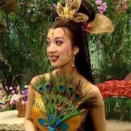 女星高难度瑜伽：柳岩似鸵鸟，孙俪空中劈叉，她空中飞逸似小龙女