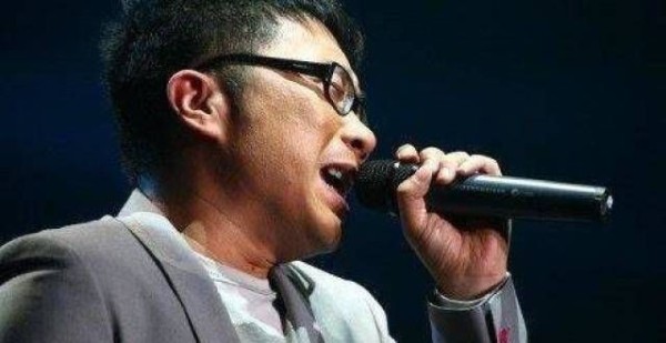 他曾红过刀郎，4次上舞台，一首歌赚3亿，如今是一名音乐教师