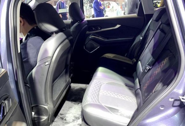 颜值高空间大的自主高端SUV，实拍解析全新一代星途TXL-有驾