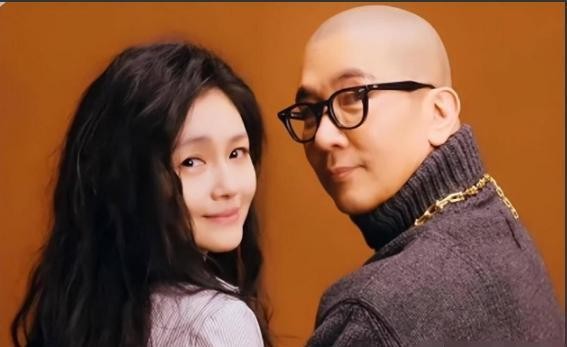 大S与家人在韩国享乐时光，粉丝期待直播！