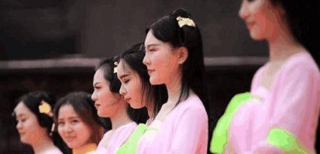 横店群演美女泛滥, “群演头子”最吃香, 潜规则不得不谈!
