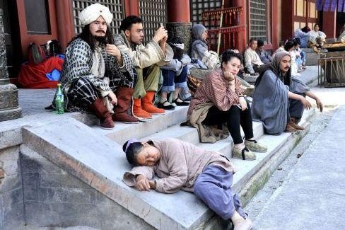群演出身的当红明星，第一位堪称群演模范，最后一位你一定想不到