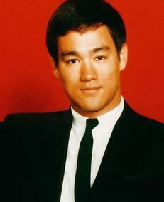 世界著名的动作电影明星李小龙猝然离世