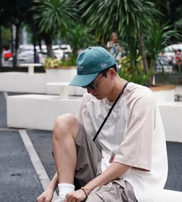 冯铭潮两年婚史终结，前任皆顶流自己却落魄！