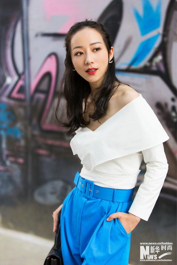 2017秋冬时尚玩法，娱乐圈里的女明星完美街拍大爆光！
