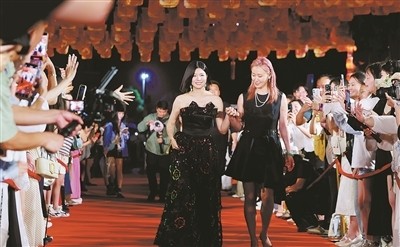 高曙光、陈妍希、袁姗姗……众星云集！南昌国际时尚周开幕 滕王阁上演时尚大秀