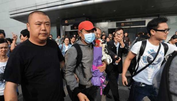 明星出行为什么又要帽子又要口罩又要墨镜的?