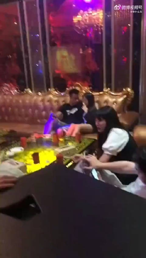 给她脸了,叫领班过来!