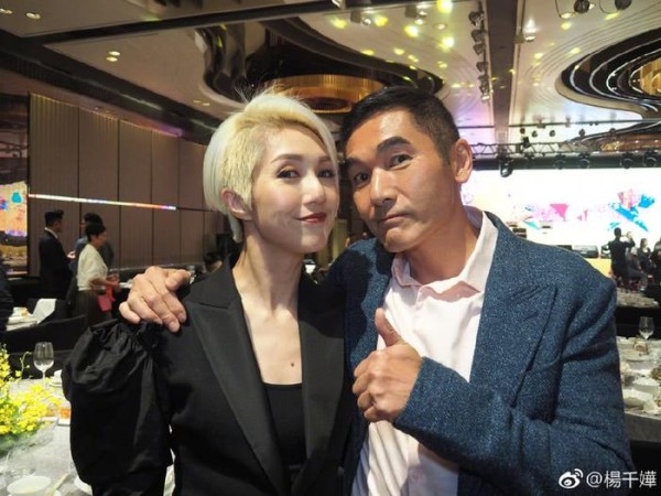 杨千嬅晒出跟古天乐宣萱吴君如的合照 还有55岁的方中信 帅气