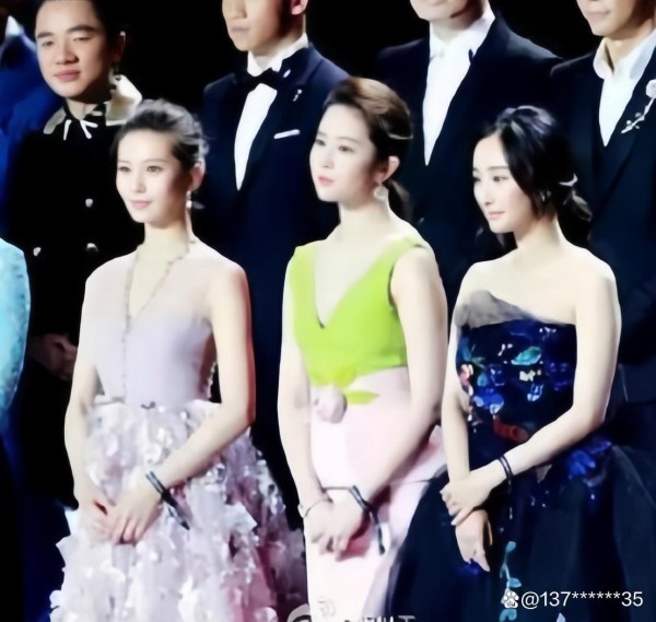时光的温柔见证：杨幂、刘诗诗、刘亦菲三位女神珍贵同框曝光