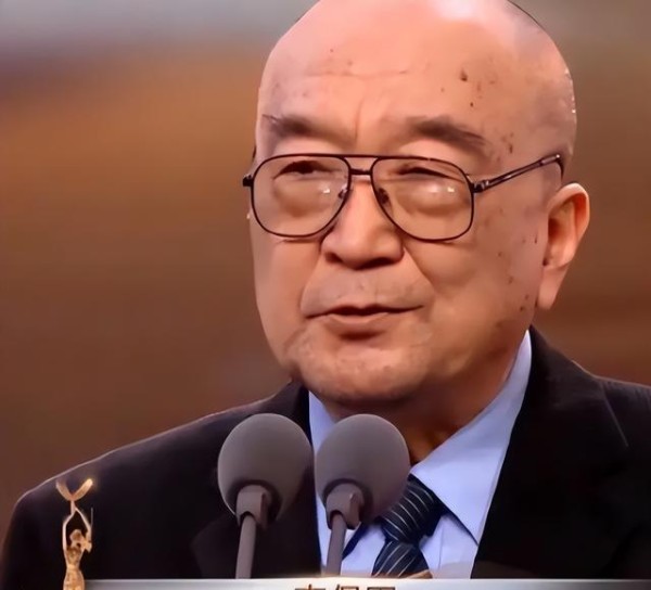 表面是演员，实际是大学老师，这几位明星他们的学生占半个娱乐圈