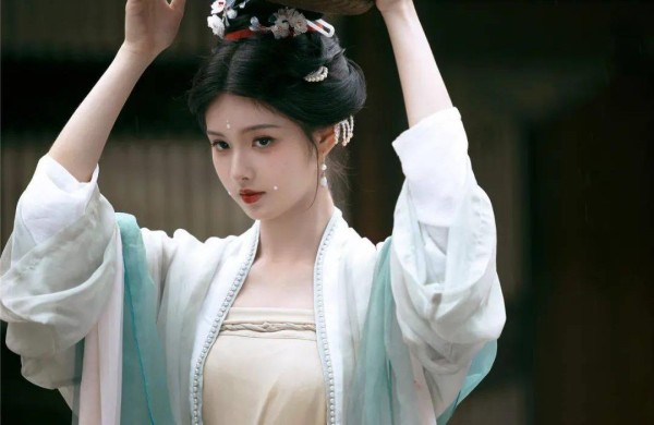 “05后”小花来袭！6位新晋小花都是女主脸，已加入演艺圈市场！